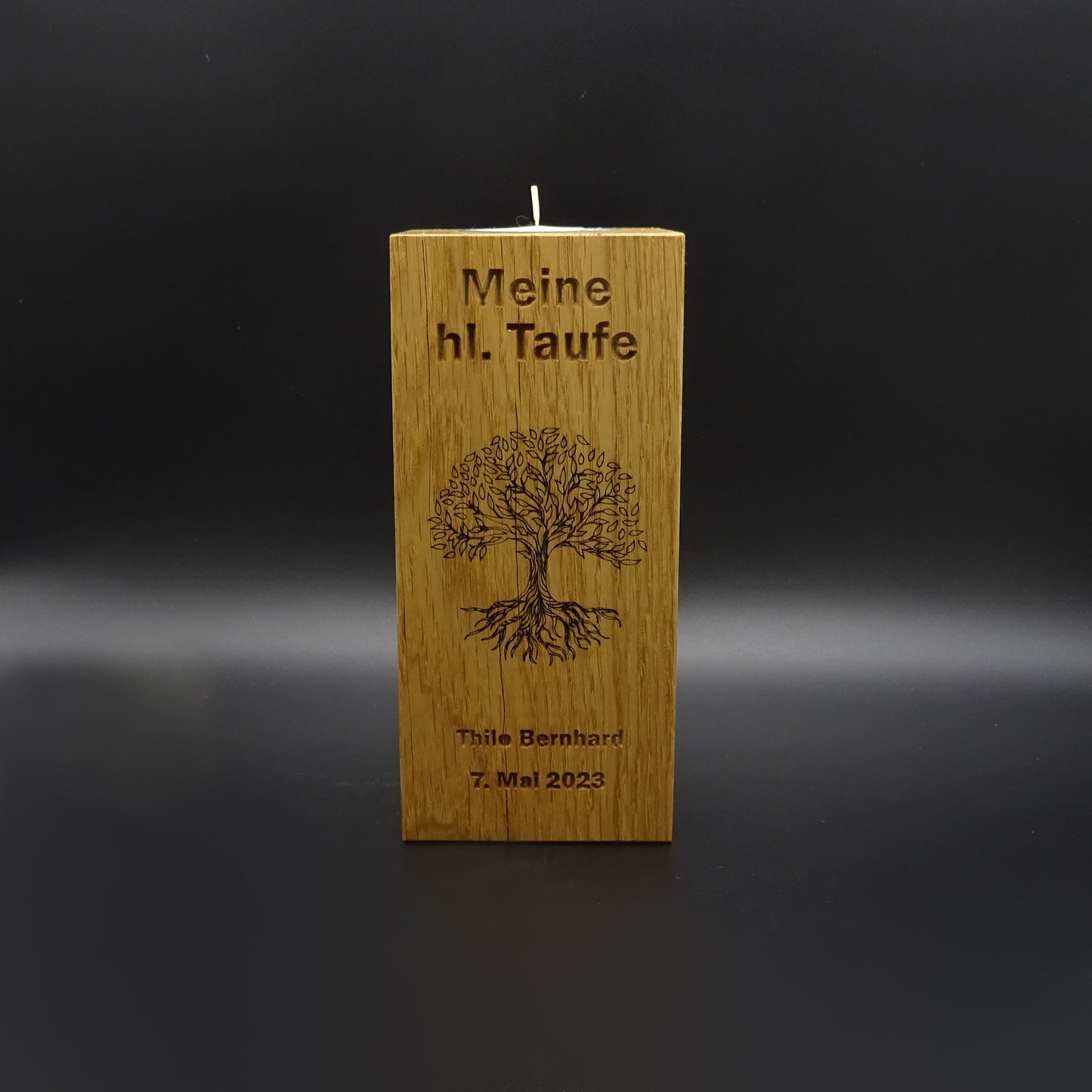 Taufkerze mit Gravur Lebensbaum, Eiche massiv, geölt