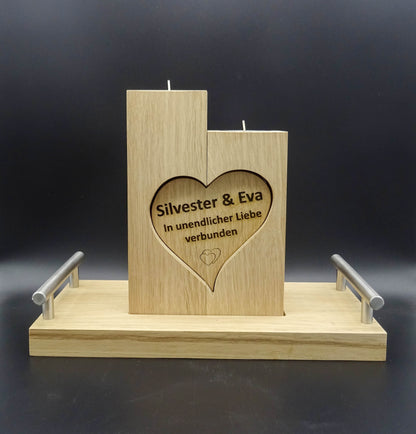 Hochzeitskerze Eiche massiv verbunden durch ein Herz (optional ausgeführt als Ringbox) mit gravierten Namen und Datum
