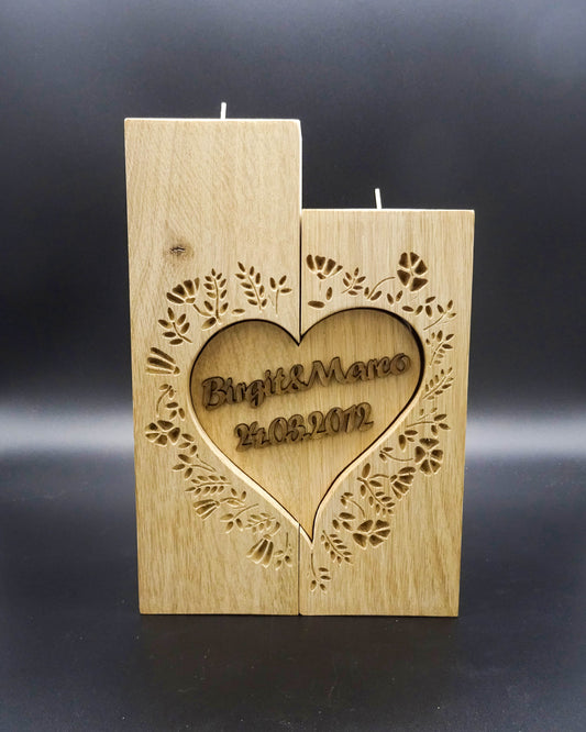 Hochzeitskerze Eiche massiv verbunden durch ein Herz mit Namen und Blümchengravur