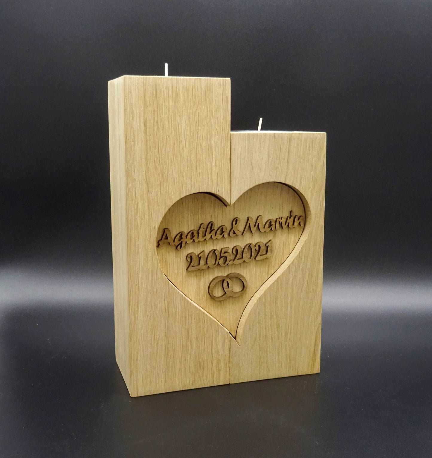 Hochzeitskerze Eiche massiv verbunden durch ein Herz (optional ausgeführt als Ringbox) mit Namen