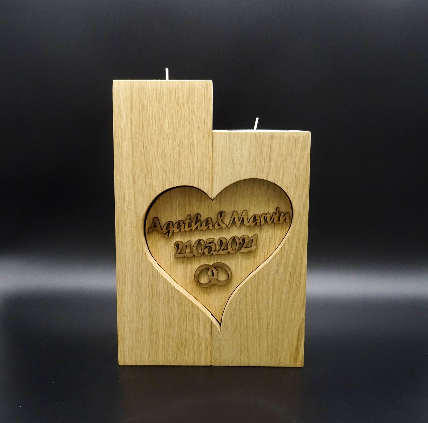 Hochzeitskerze Eiche massiv verbunden durch ein Herz (optional ausgeführt als Ringbox) mit Namen
