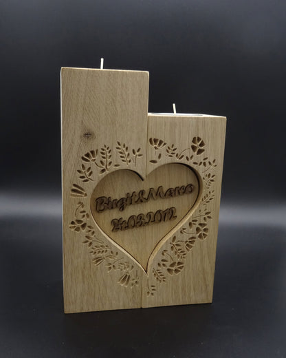 Hochzeitskerze Eiche massiv verbunden durch ein Herz mit Namen und Blümchengravur